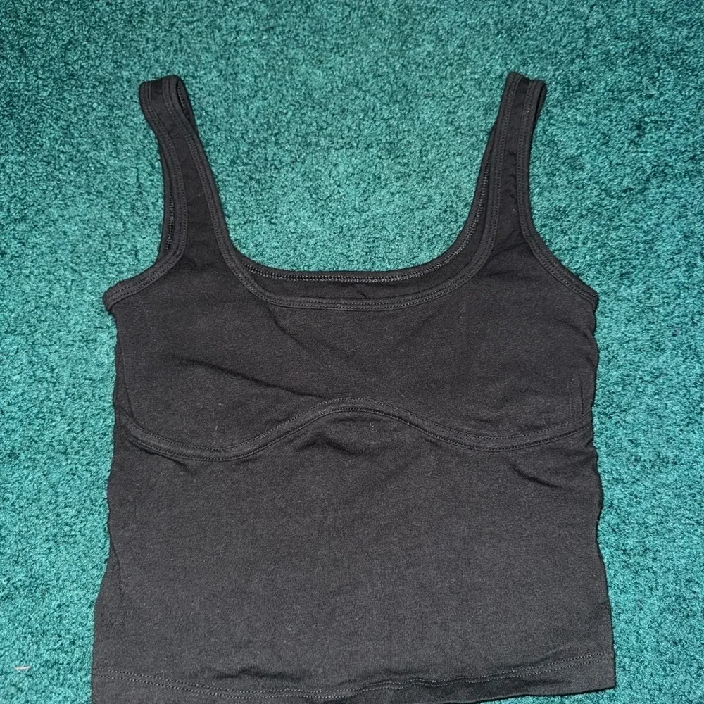 Black VS Pink Cropped Tank! - Picture 2 of 4